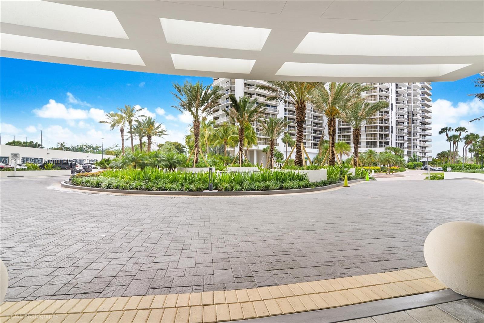 HAMPTONS SOUTH CONDO - Residential