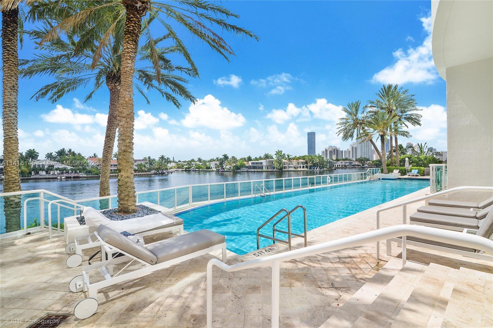 HAMPTONS SOUTH CONDO - Residential