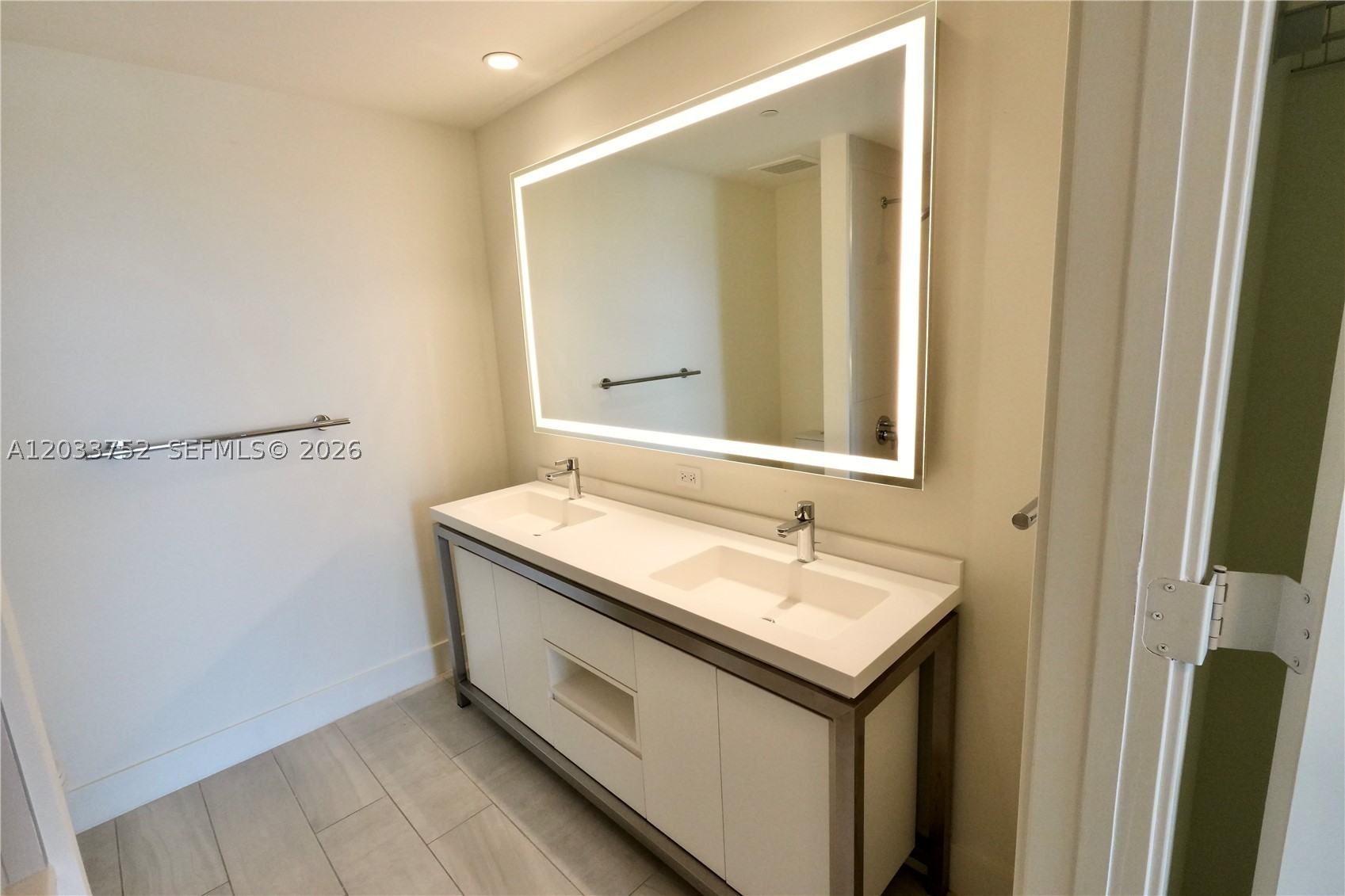 METROPICA NORTH TOWER ONE - Residential Lease