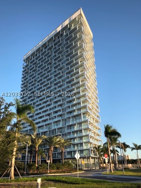 METROPICA NORTH TOWER ONE - Residential Lease