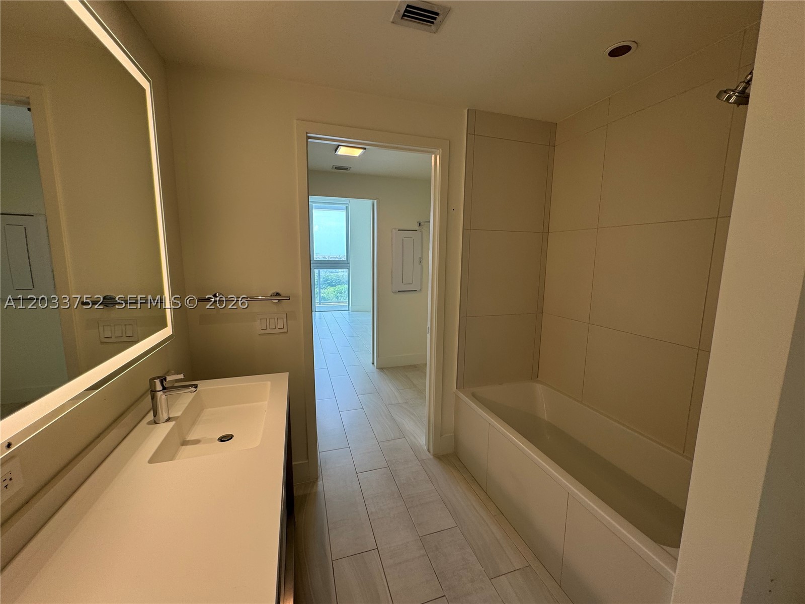 METROPICA NORTH TOWER ONE - Residential Lease