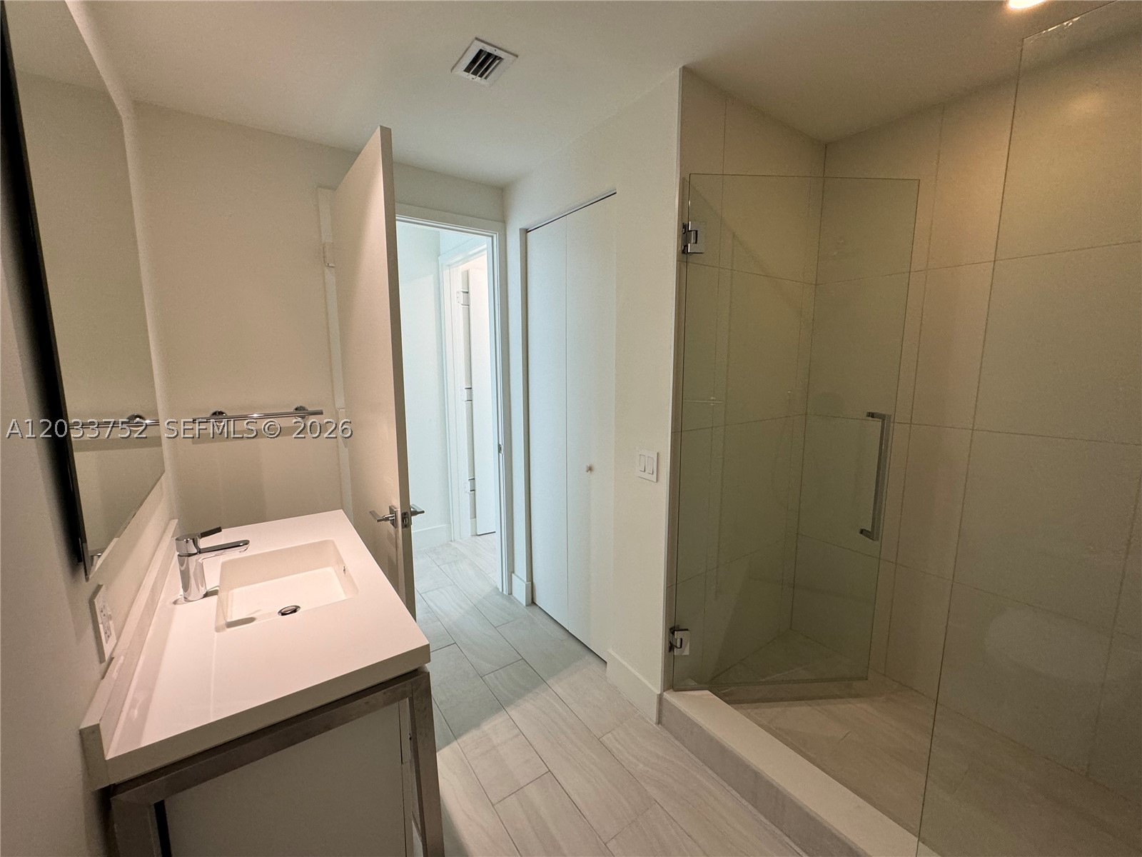 METROPICA NORTH TOWER ONE - Residential Lease