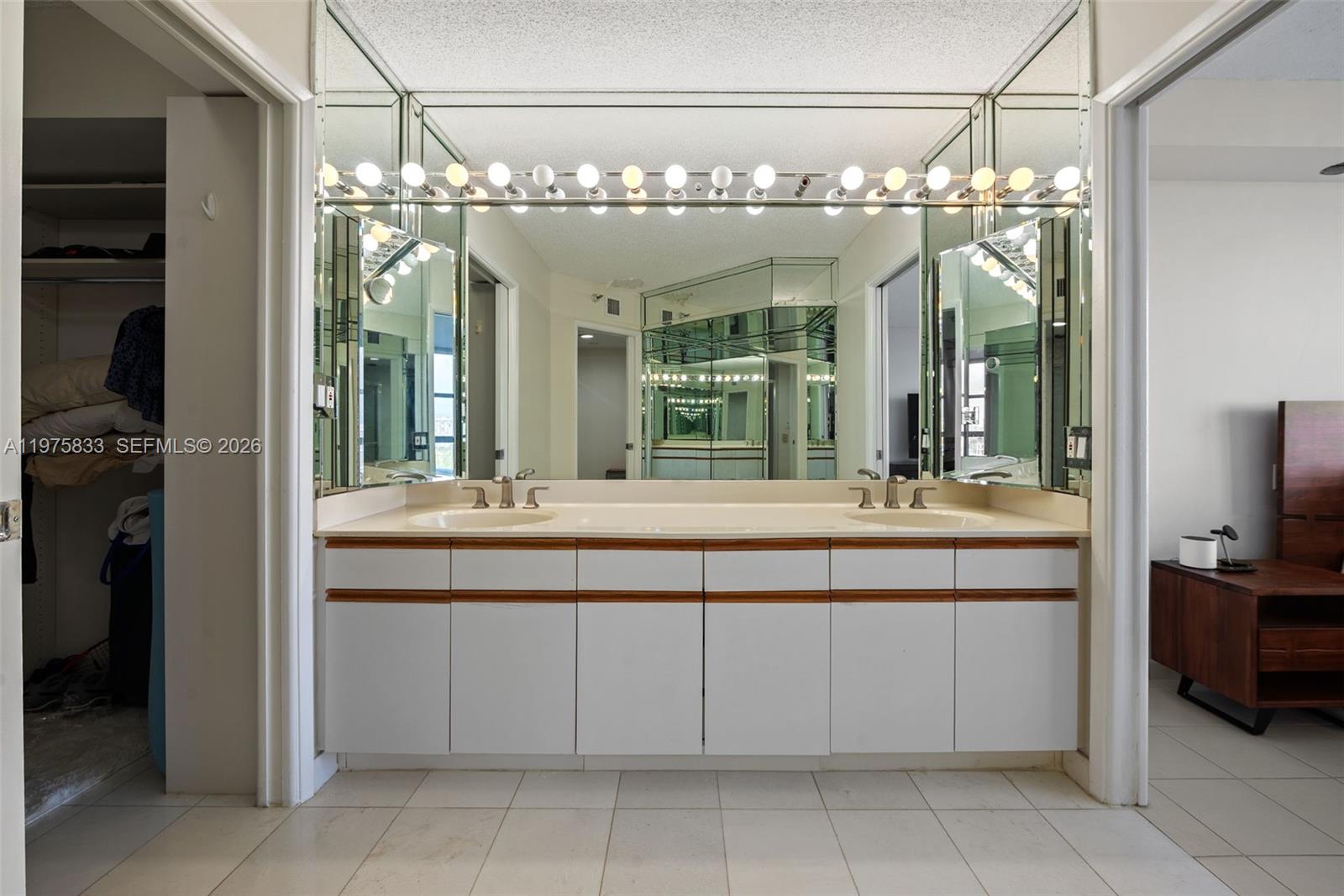 MYSTIC POINTE CONDO NO TH - Residential