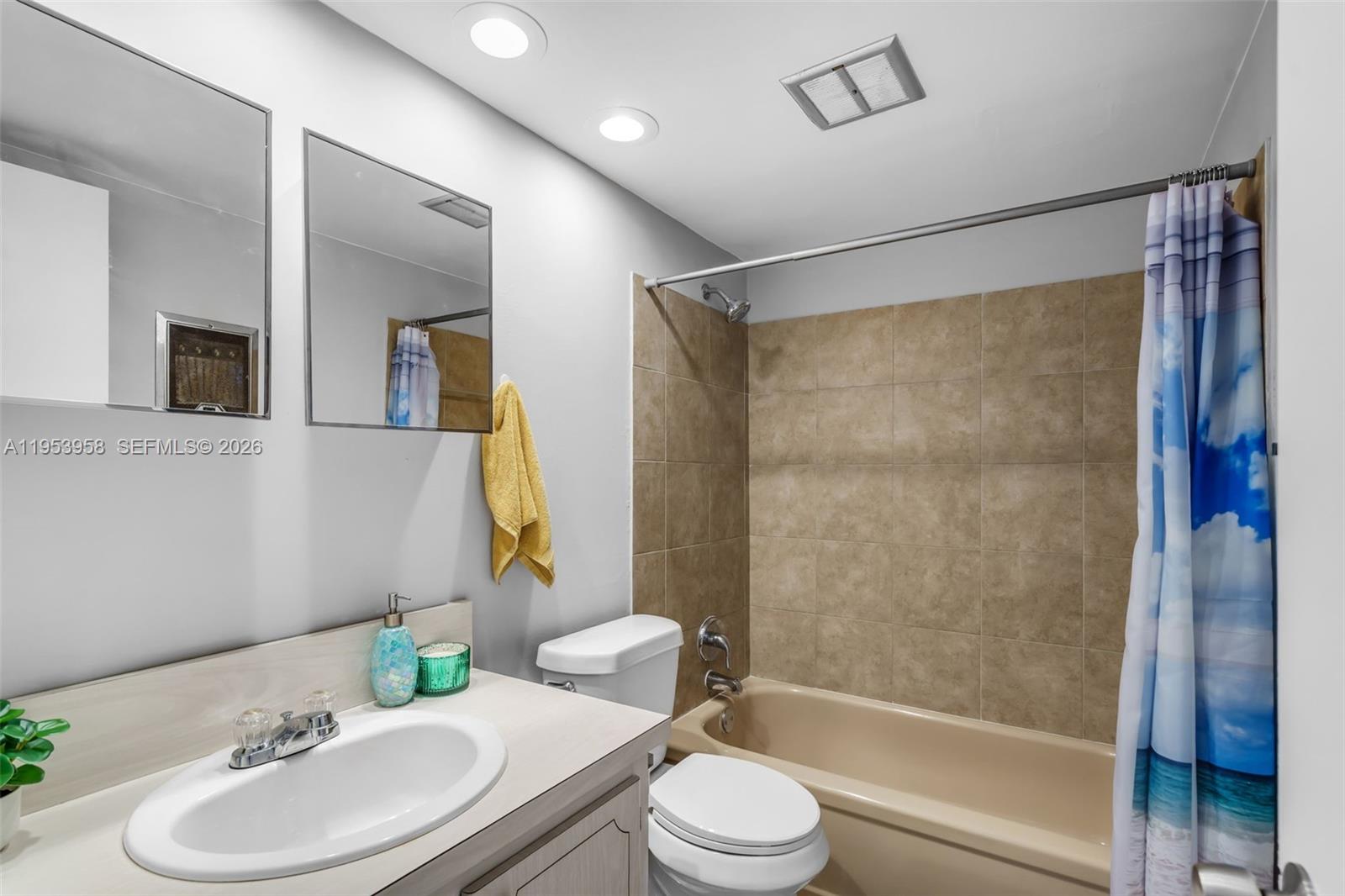 PARADISE BY THE SEA CONDO - Residential Lease