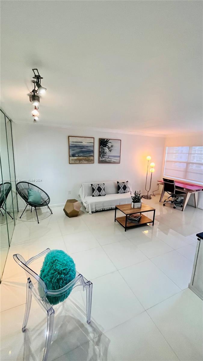 BAYSHORE YACHT & TENNIS C - Residential Lease