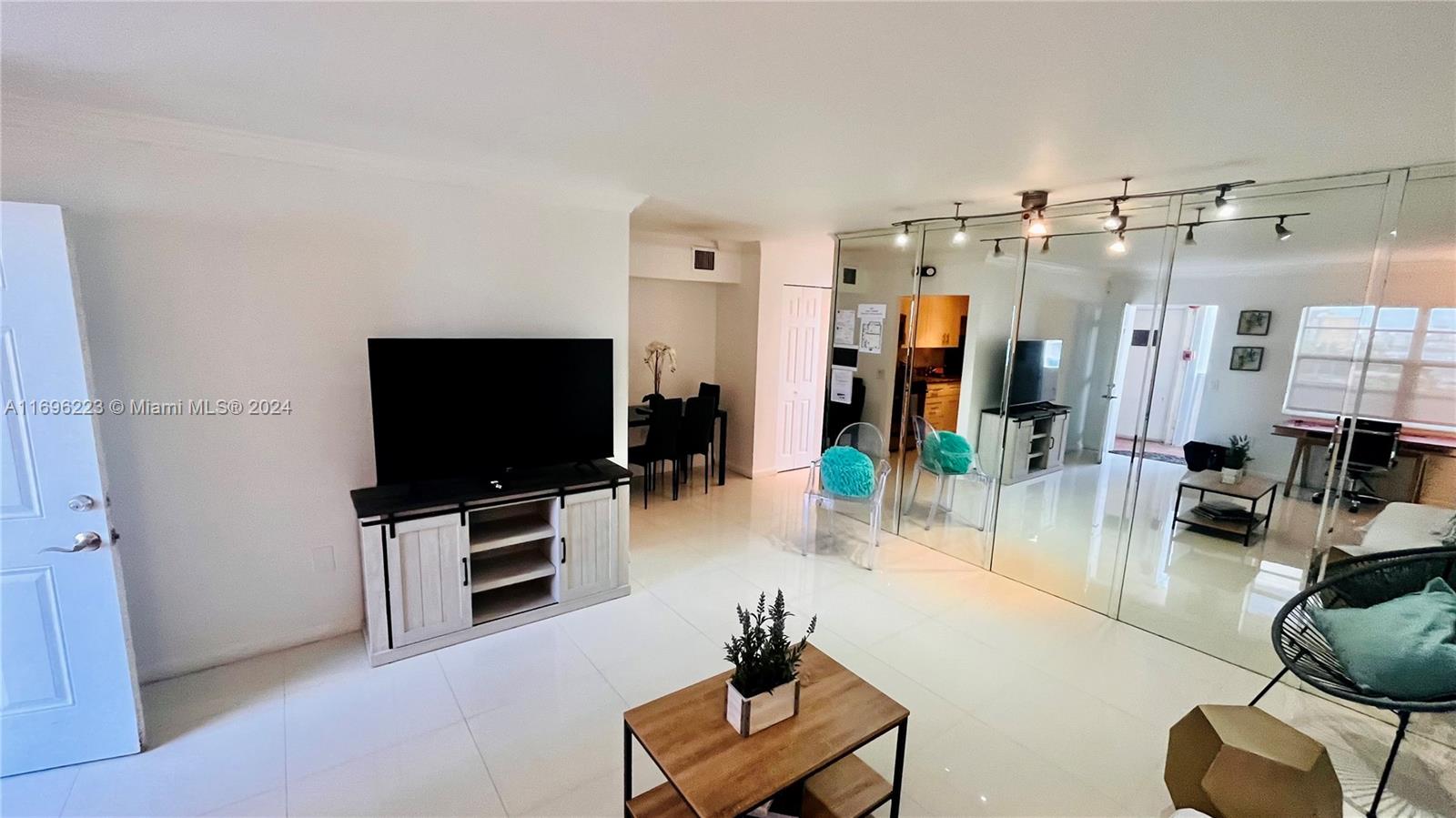 BAYSHORE YACHT & TENNIS C - Residential Lease