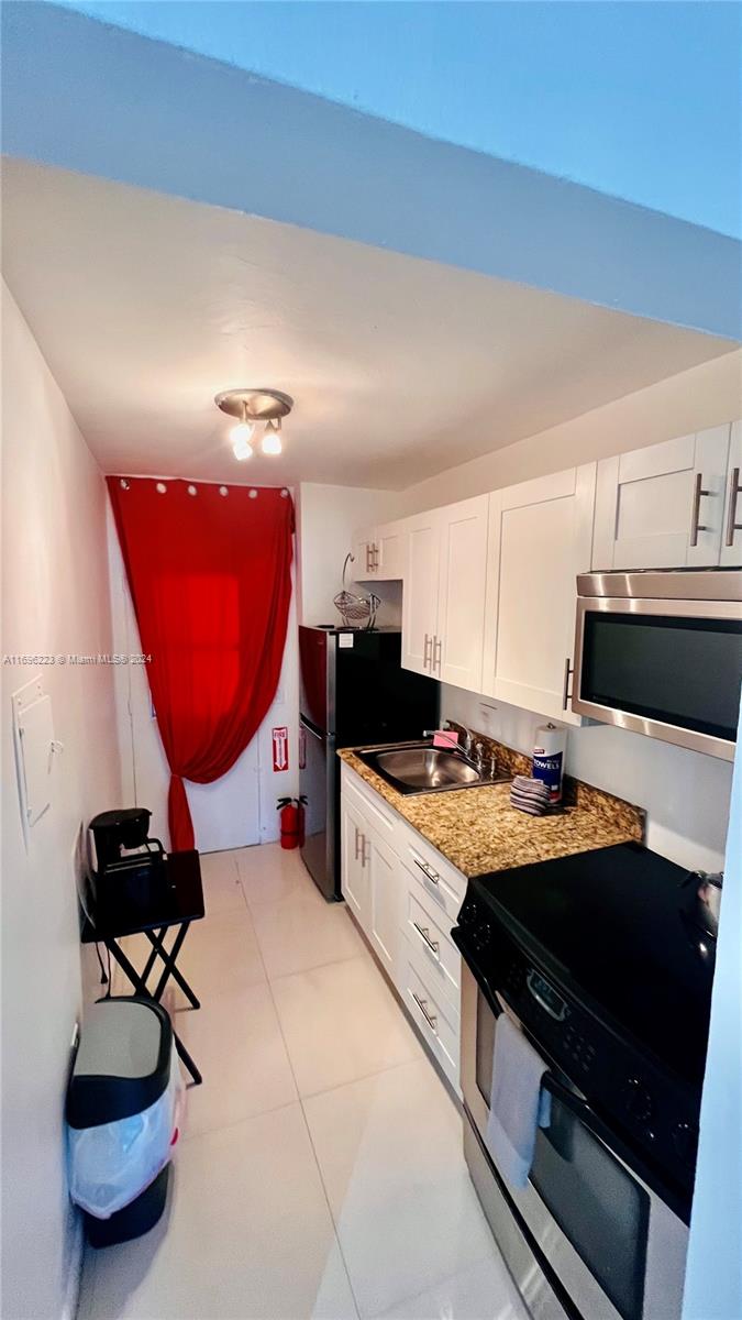 BAYSHORE YACHT & TENNIS C - Residential Lease