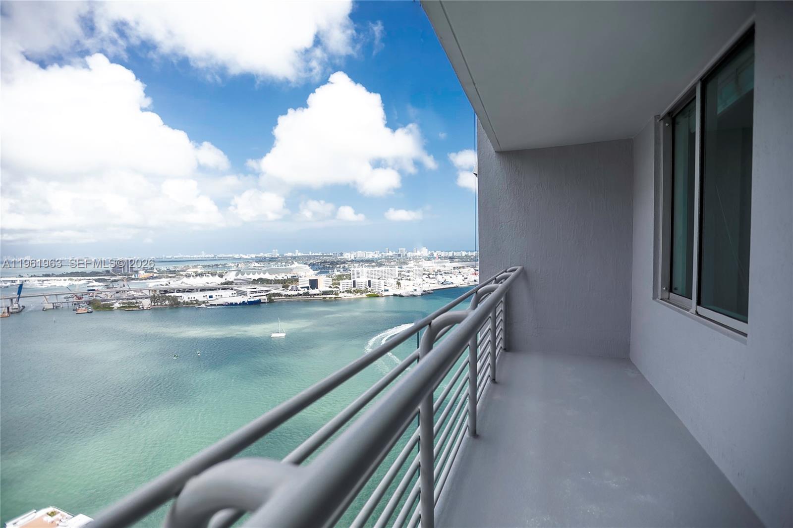 Beautiful 1 bedroom 1 bath condo with direct views of Biscayne Bay, Port of Miami and Downtown. Unit has marble
floors throughout with Italian kitchen cabinets, granite countertops, and marble baths. Building amenities includes:
2 pools, Jacuzzi, 2 Party Rooms, 2 Fitness Centers, Conference Room, Convenience Store, and 24 hours Security,
Valet, and Concierge. Located within minutes of SoBe, Key Biscayne, Design District, Brickell, Coral Gables, Grove,
and Airport.