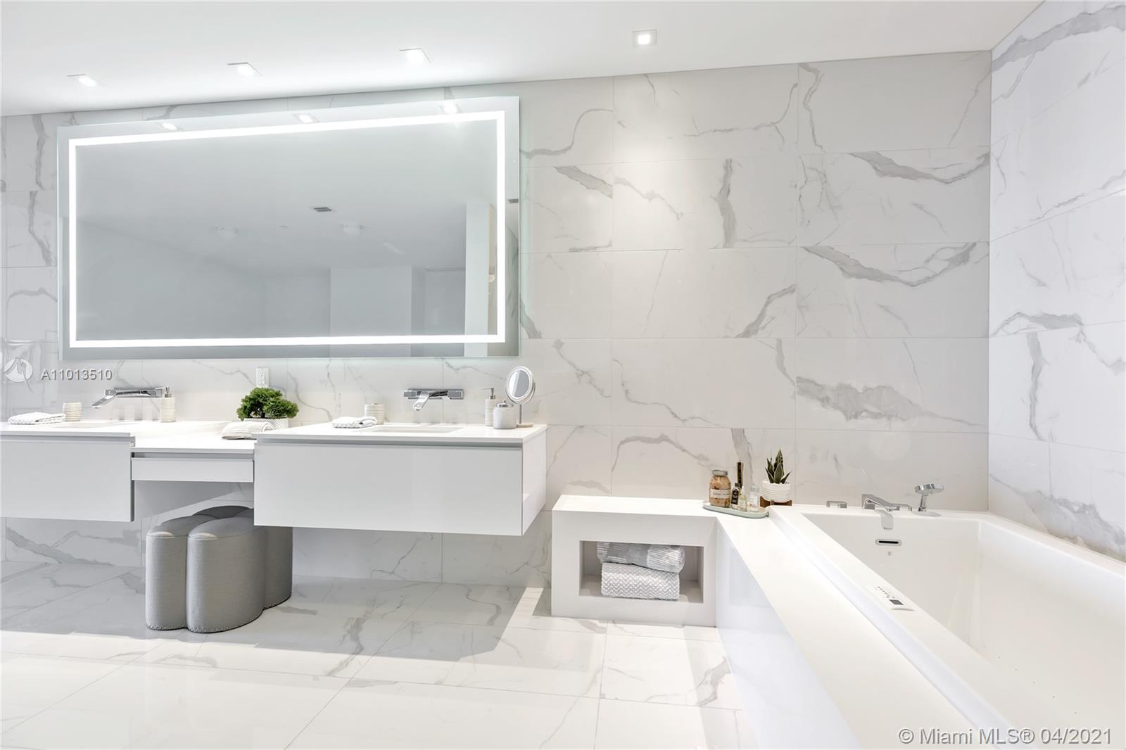 PRIVE CONDO - Residential