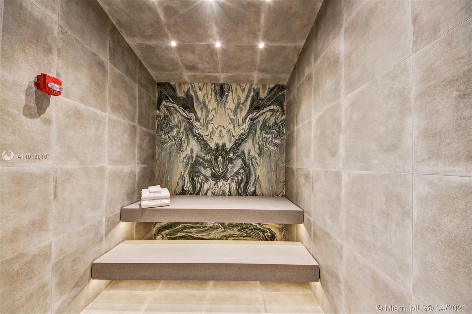 PRIVE CONDO - Residential