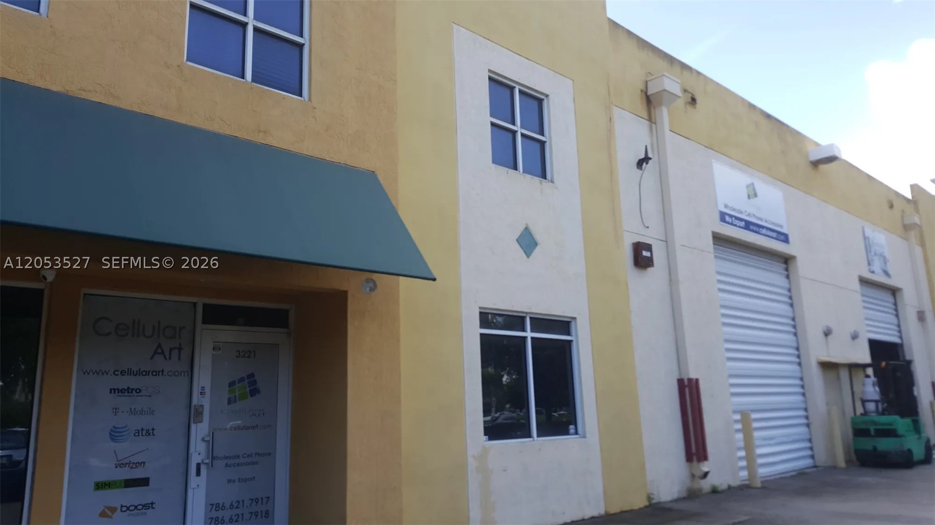 Located in Doral, this industrial space offers 2,475 SF units featuring 300 SF of office space with westward windows, one street-level door, and 20-foot ceiling heights. Positioned at 3241 NW 82nd Ave, it is suited for showrooms, import/export, and wholesale businesses.  Not suited for 40 + ft containers
