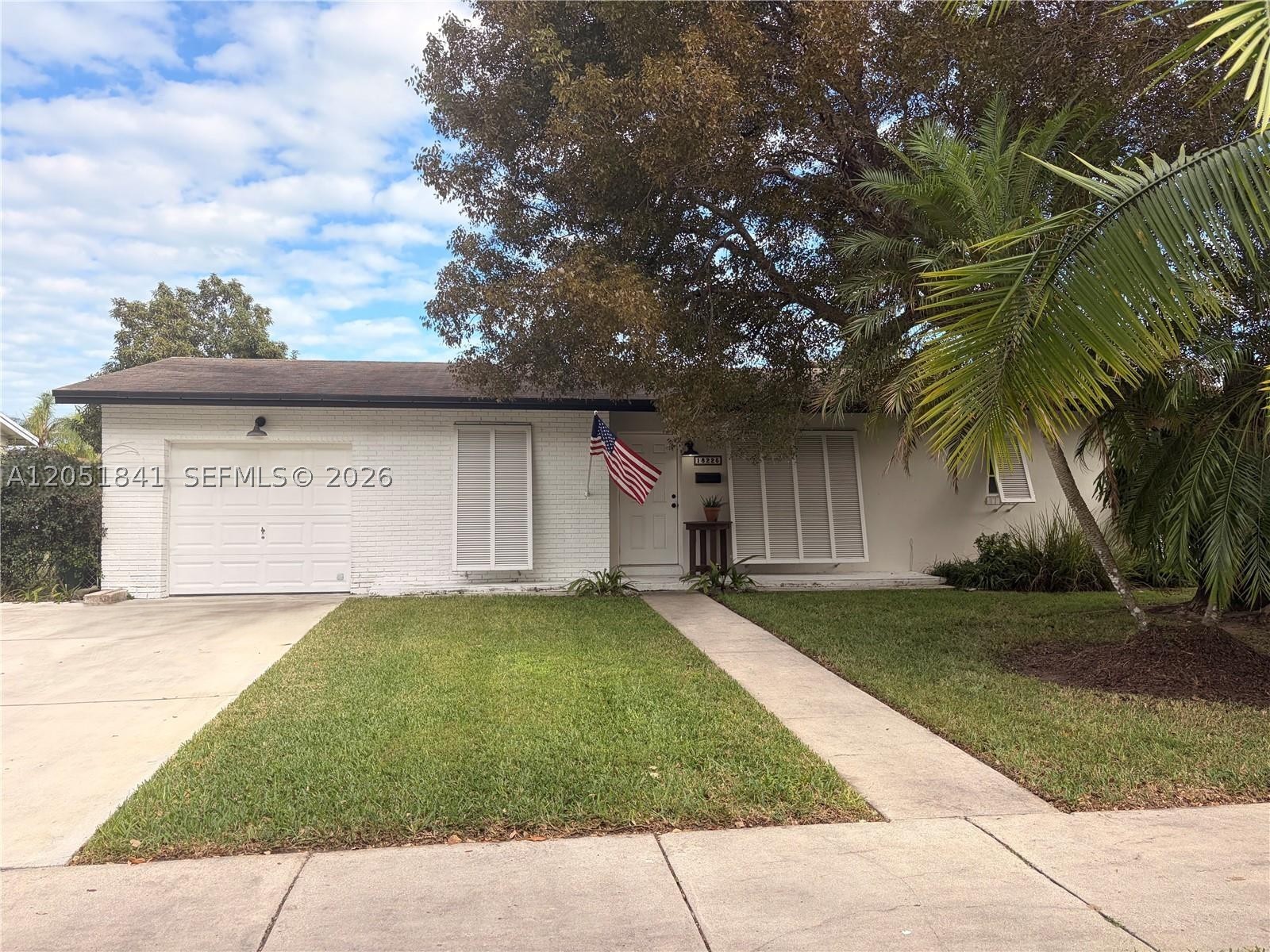 Beautiful 3-bedroom, 2-bath home in desirable Palmetto Bay. Features include a screened-in porch offering additional outdoor living space and a fully fenced, lush backyard with ample green area—ideal for relaxing or entertaining. Located in a family-friendly neighborhood within a top-rated school district. Just minutes from Palmetto Bay Park with expansive greenspace, shaded walking/jogging paths, bike routes, and covered picnic areas. Convenient access to US-1, The Falls, and Southland Mall.