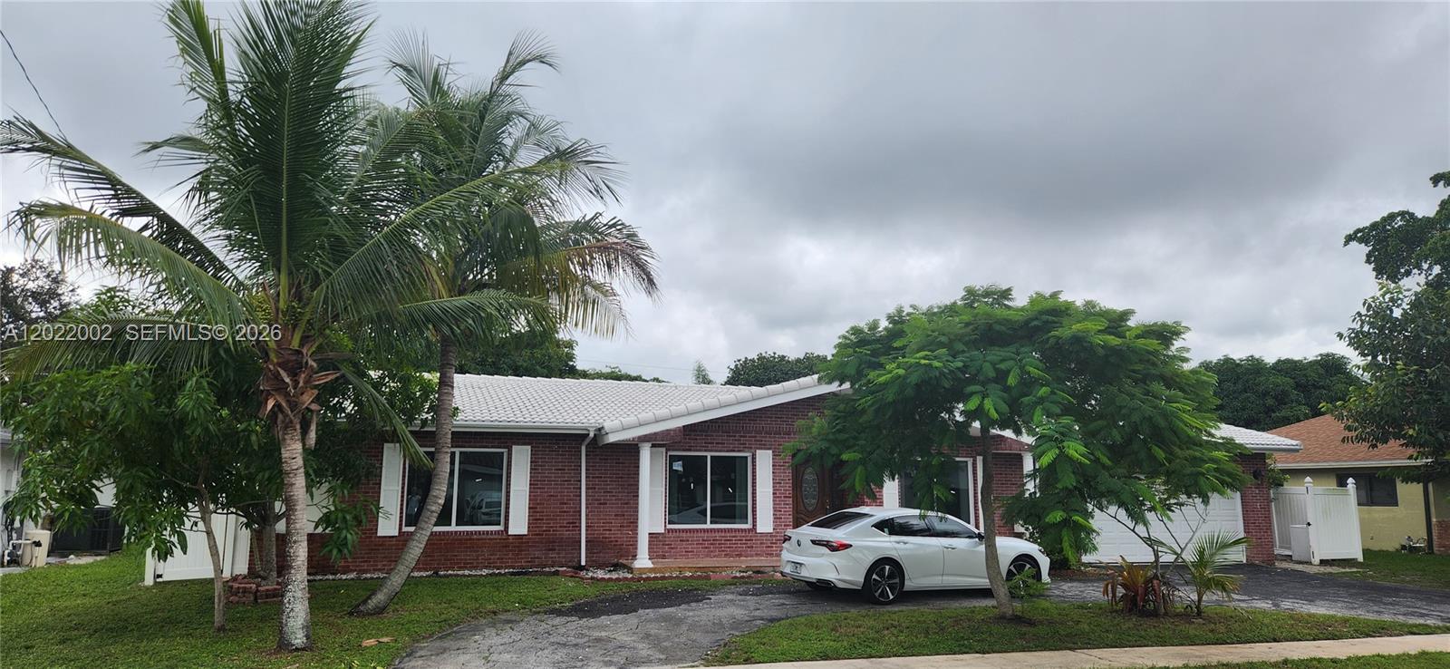 Updated five bed 4 bath on quiet St. in Plantation Park New Impact Windows Barrell tile roof installed 2017 Updated Electric, Tiled Floors Double entry doors, circular drive fenced yard fruit trees screened pool 2 car garage 2 kitchens. Short walk to schools Heritage Park, and close to all amenities. Seller Motivated!