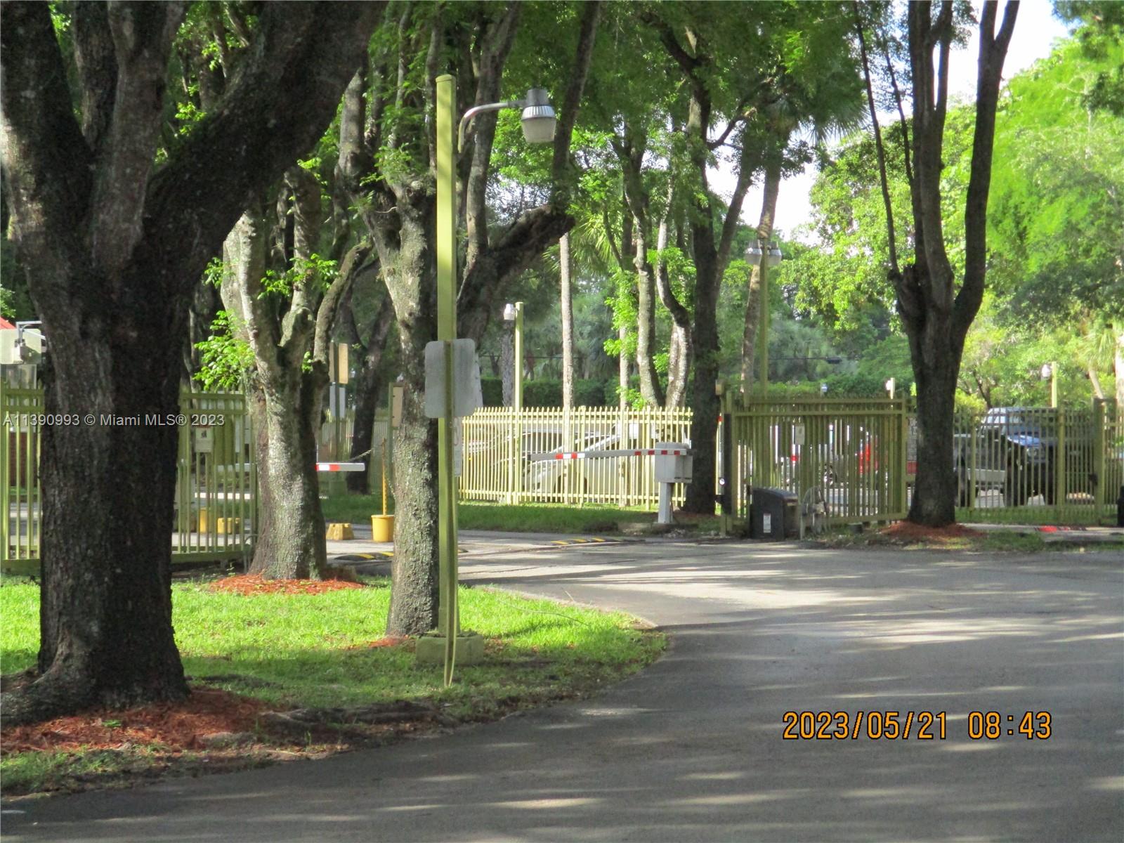 PROMENADE AT KENDALE LAKE - Residential Lease