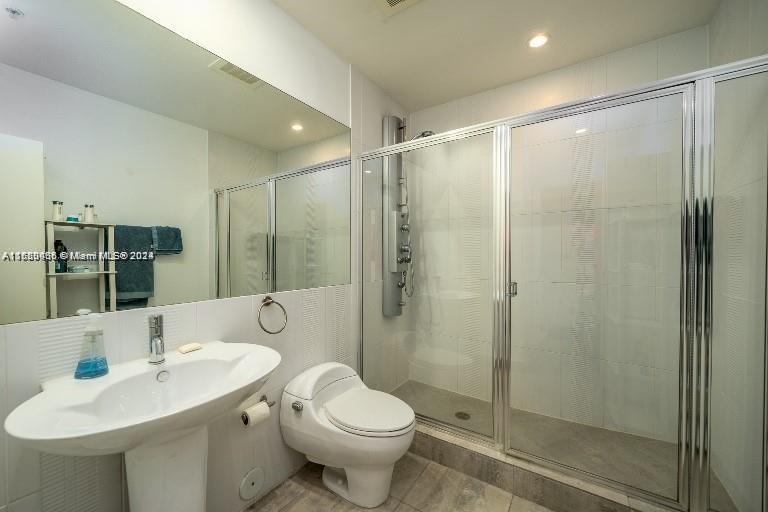 COCOSTYLE @ 3250 GRAND AV - Residential Lease