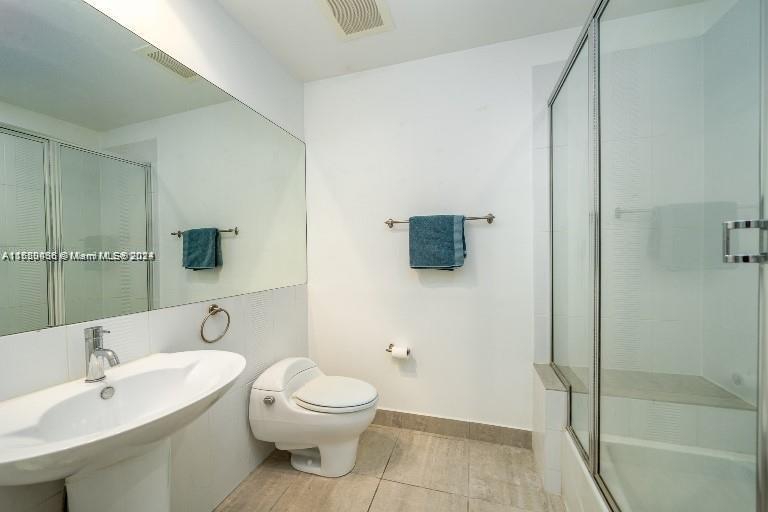 COCOSTYLE @ 3250 GRAND AV - Residential Lease