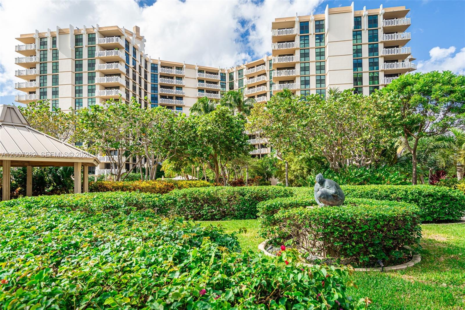 TOWERS OF KEY BISCAYNE CO - Residential