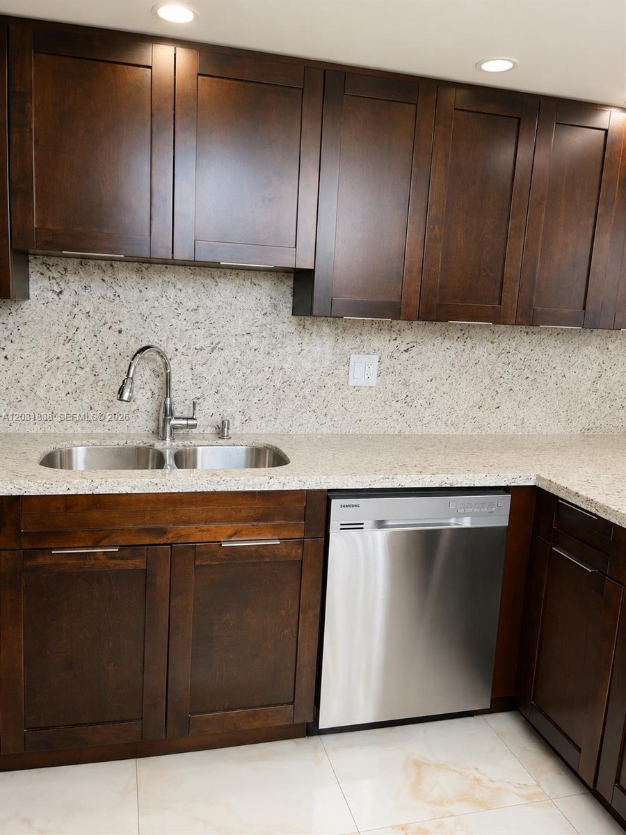 TANGERINE CONDOMINIUM TWO - Residential Lease