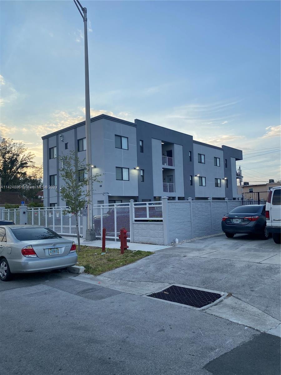 LOS MOLINOS APARTMENTS - Residential Lease