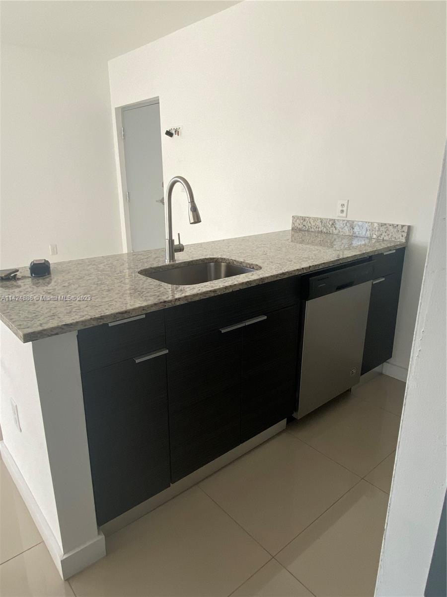 LOS MOLINOS APARTMENTS - Residential Lease