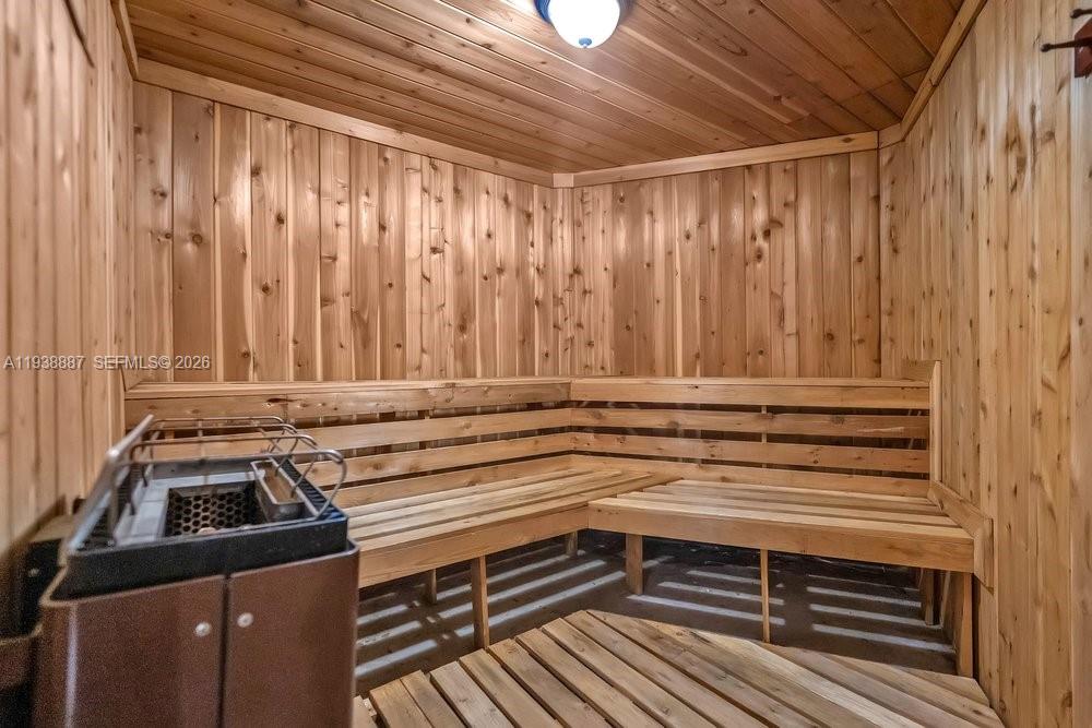 ROYAL PARK CONDO - Residential Lease