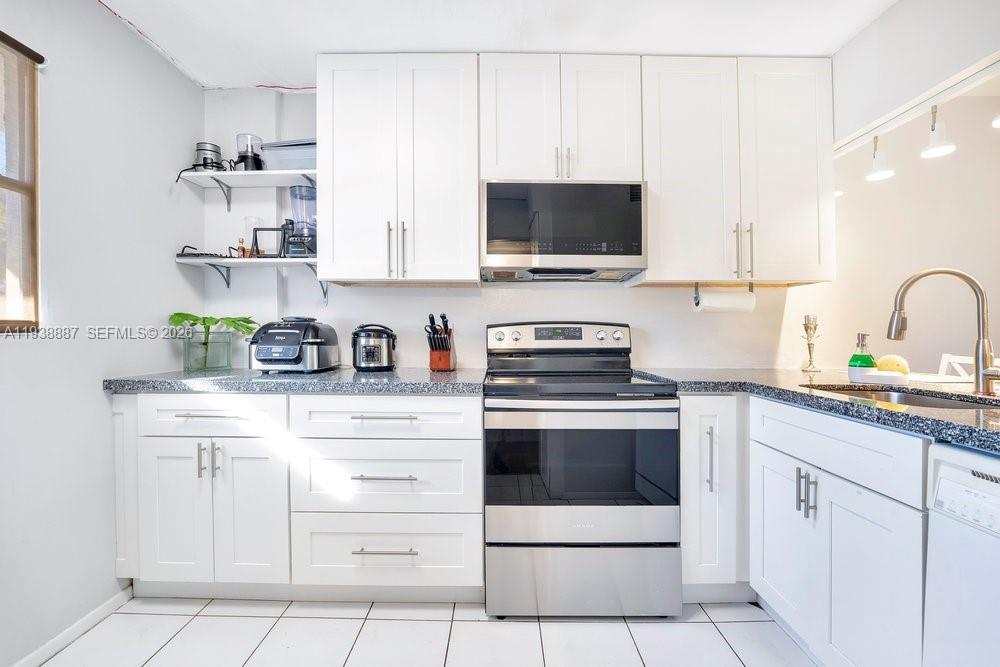 ROYAL PARK CONDO - Residential Lease