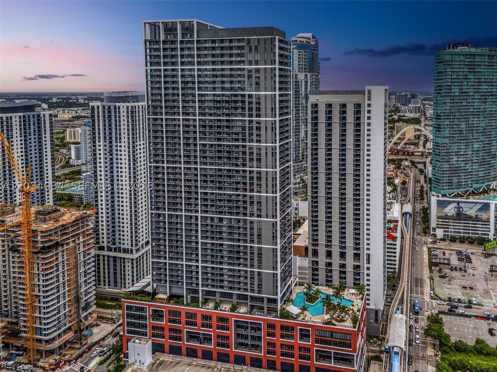 This brand-new 1-bedroom, 1-bathroom condo at Natiivo Residence in Downtown Miami, also known as the Gale Residences, offers a fantastic investment opportunity. The fully furnished Lower PH unit is designed by Arquitectonica and features exceptional finishes throughout. Residents will enjoy luxurious amenities like a rooftop pool, fitness center, social club, business center, and 24-hour concierge service The location is prime, steps from major attractions such as Miami World Center, Bayside, Brightline Station, and Kaseya Arena, port of Miami, making it an attractive spot for both tourists and residents. With high occupancy rates and premium nightly rates, this property offers solid potential for investors looking for a lucrative opportunity in the heart of Downtown Miam