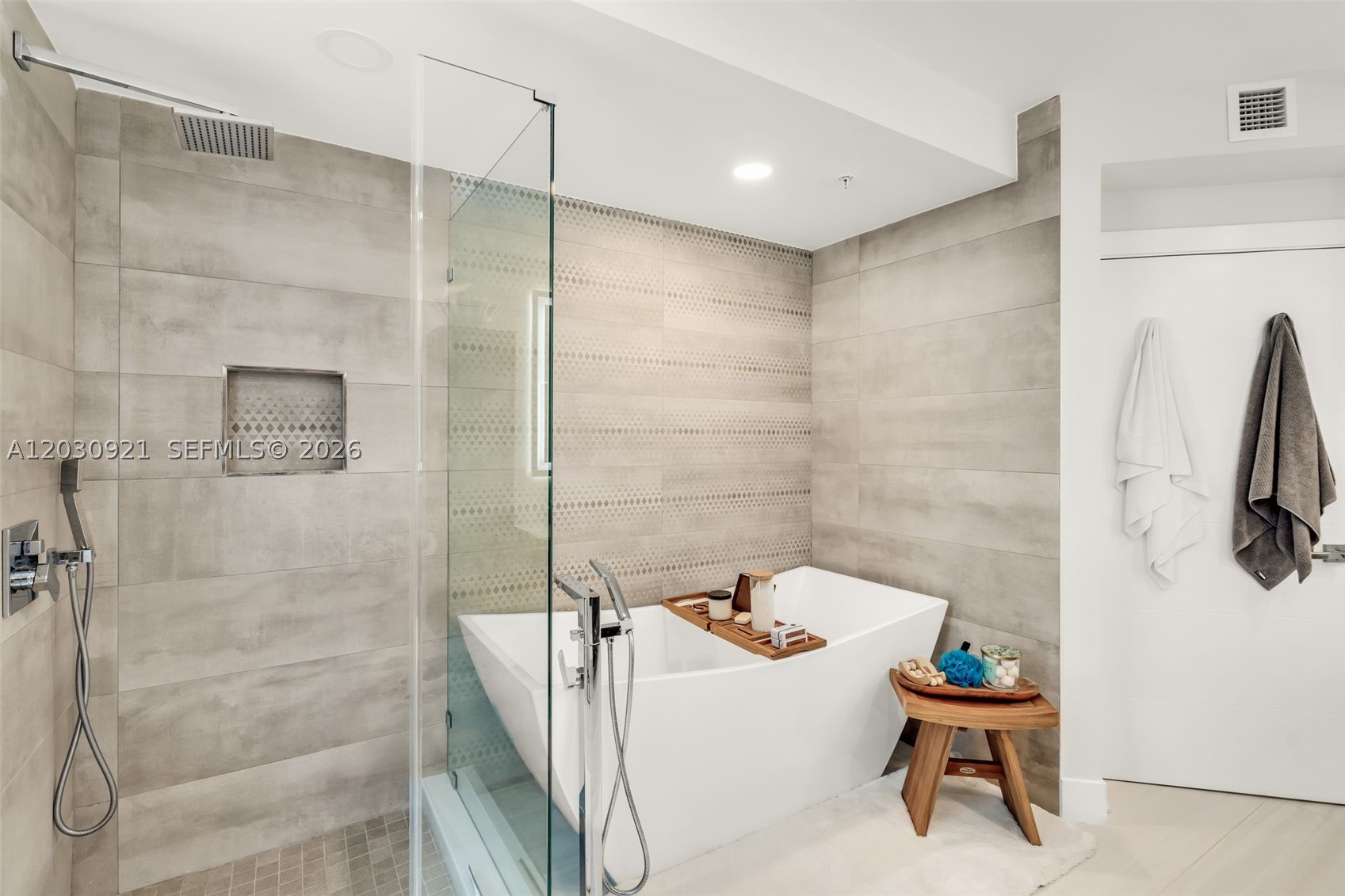 1500 OCEAN DRIVE CONDO - Residential Lease