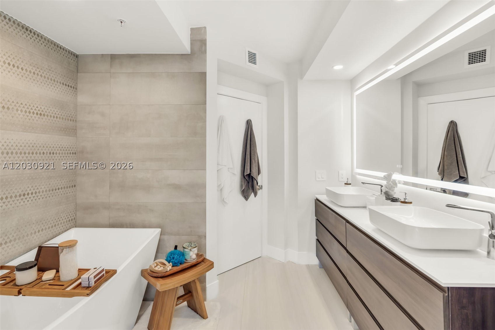 1500 OCEAN DRIVE CONDO - Residential Lease