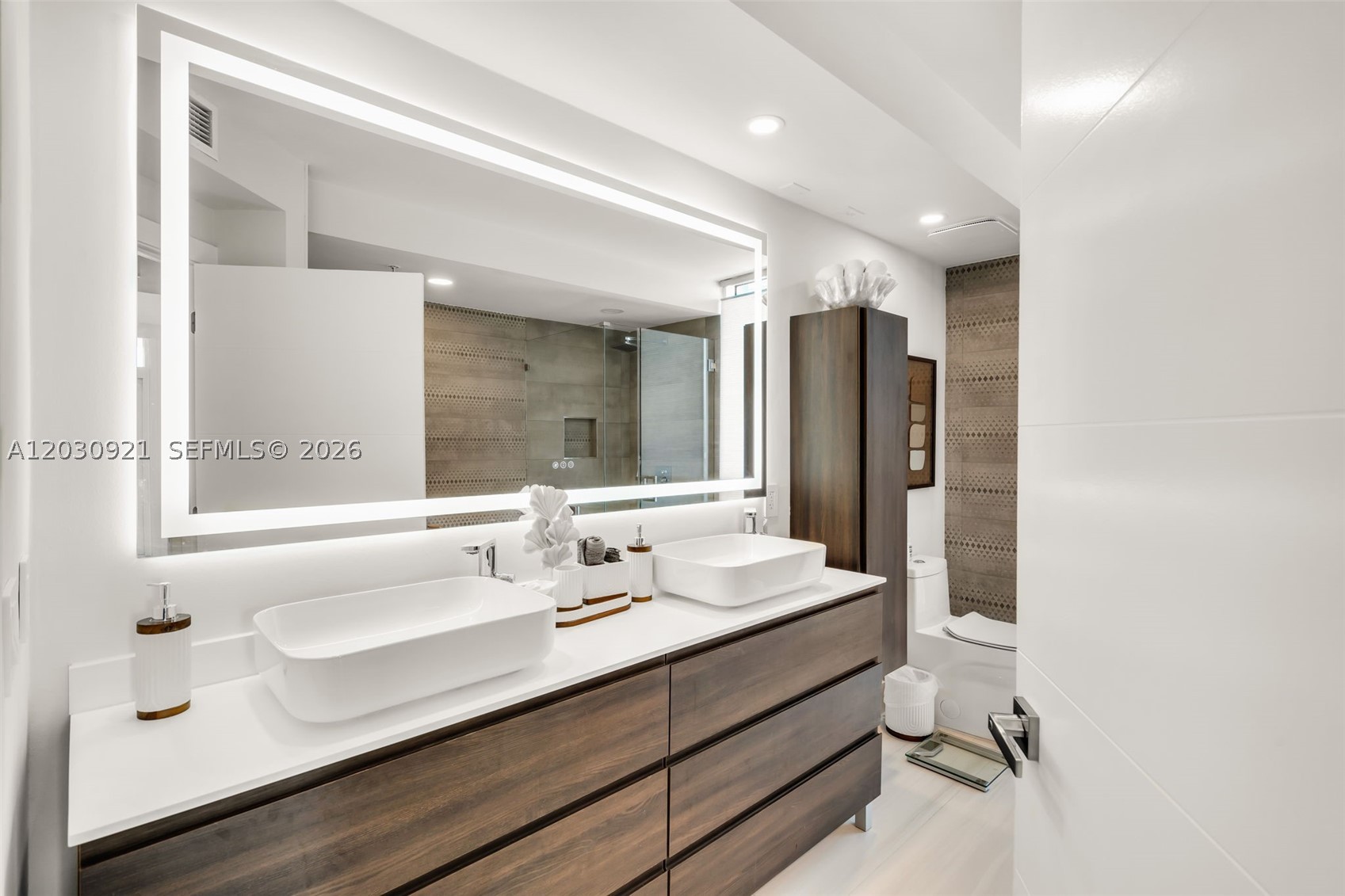 1500 OCEAN DRIVE CONDO - Residential Lease