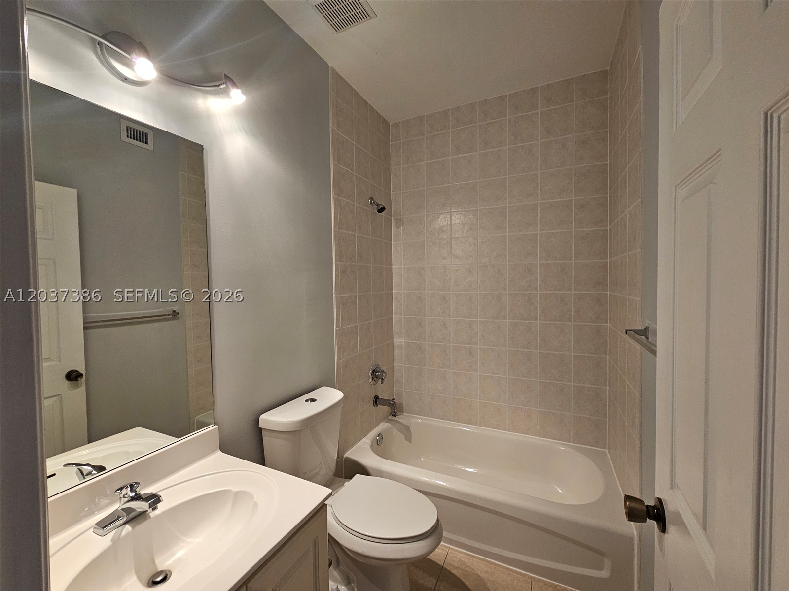 EGRET LAKES ESTATES SEC 2 - Residential Lease