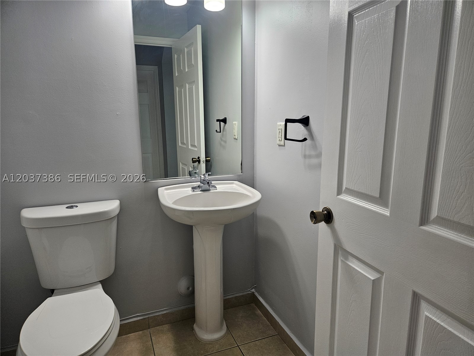 EGRET LAKES ESTATES SEC 2 - Residential Lease