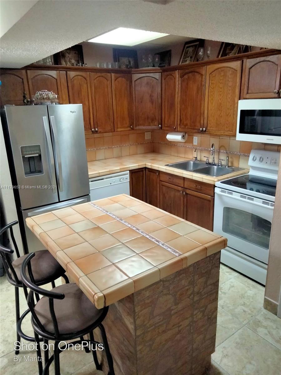 UNIVERSITY TRAIL CONDO - Residential