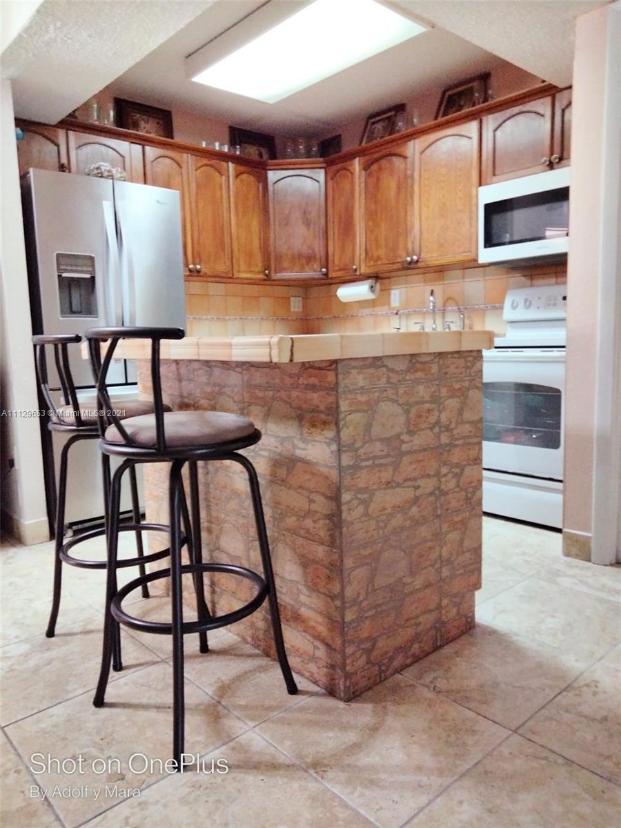 UNIVERSITY TRAIL CONDO - Residential