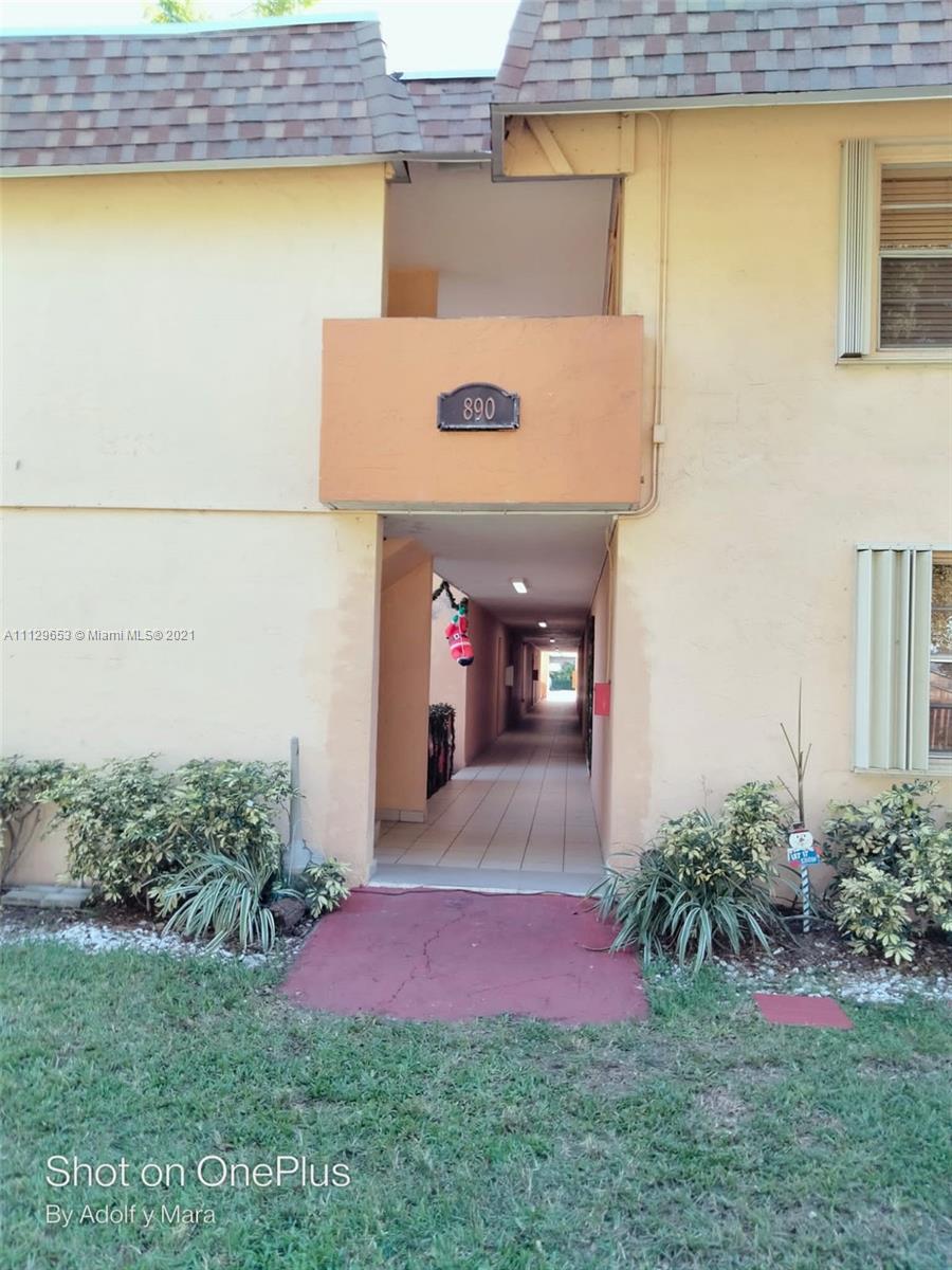 Excellent conditions, ready to move in. Great location 2 bedroom 1 bathroom apartment close to shopping center, main roads, Ronald Reagan turnpike, FIU, Dolphin Mall. Well maintained pool access under remodeling.