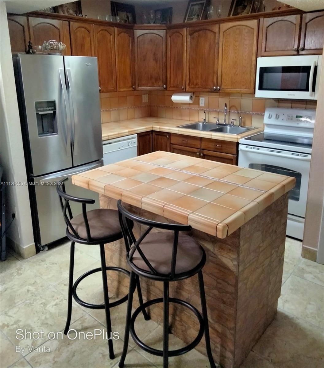 UNIVERSITY TRAIL CONDO - Residential