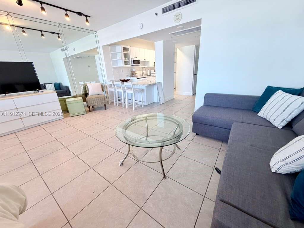 THE DECOPLAGE CONDO - Residential