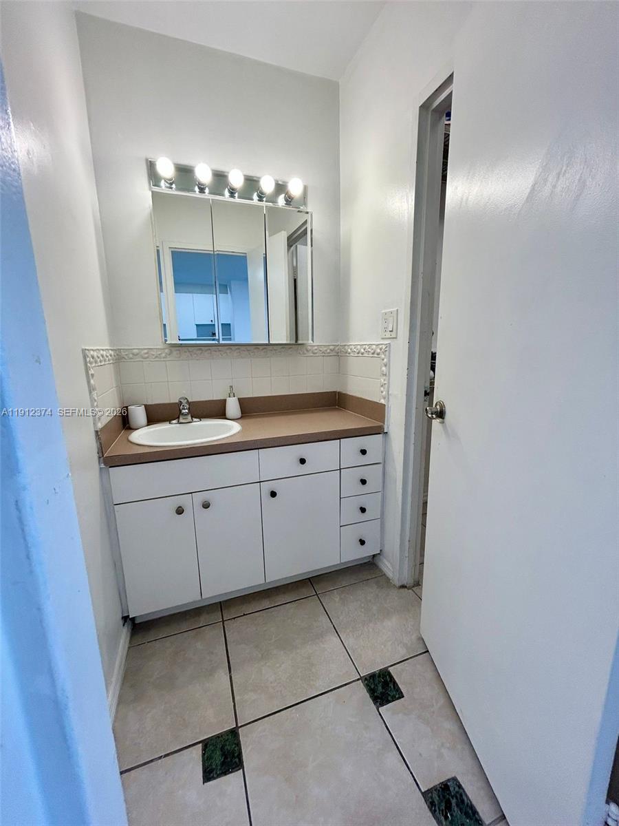 THE DECOPLAGE CONDO - Residential