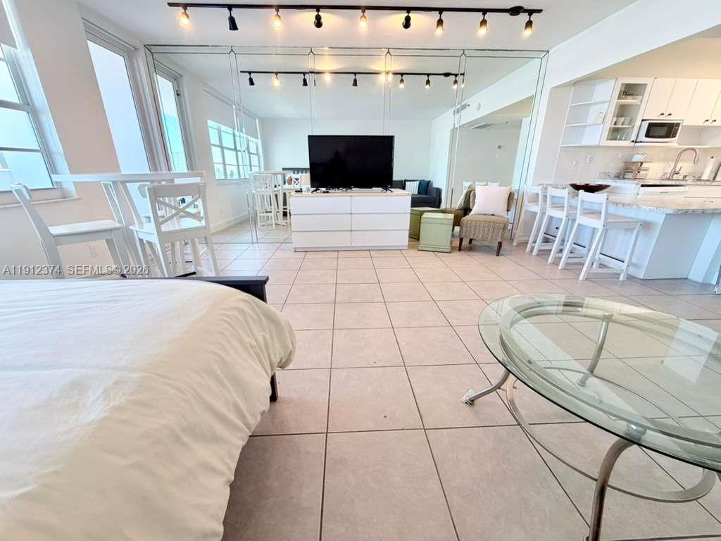 THE DECOPLAGE CONDO - Residential