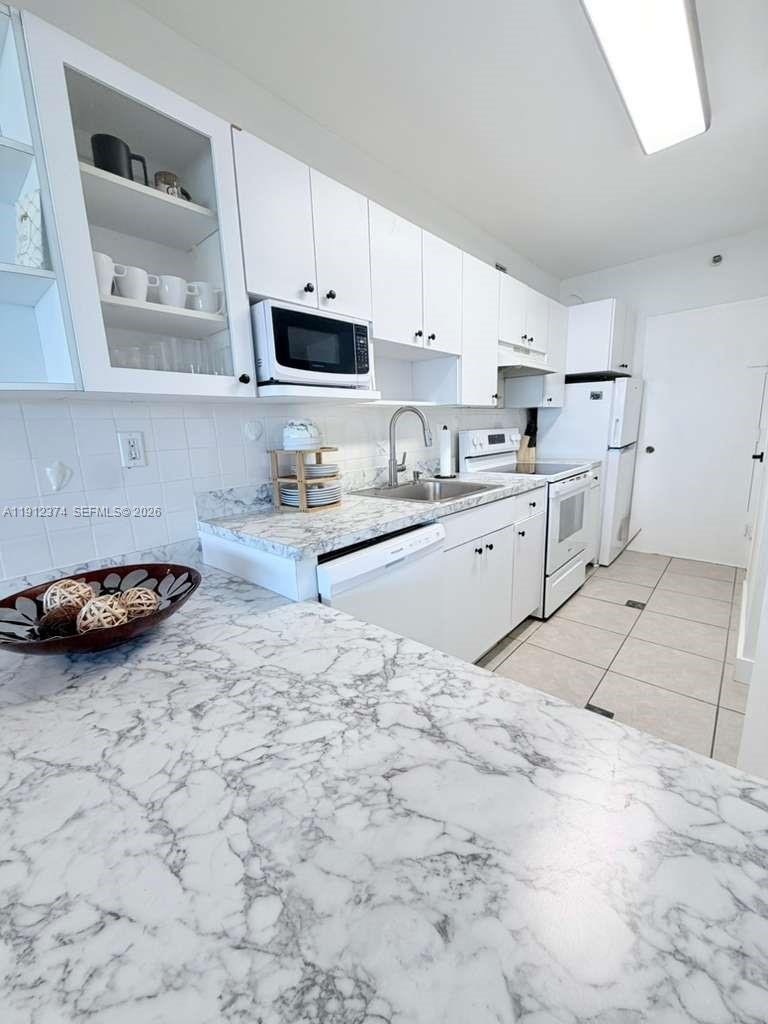 THE DECOPLAGE CONDO - Residential