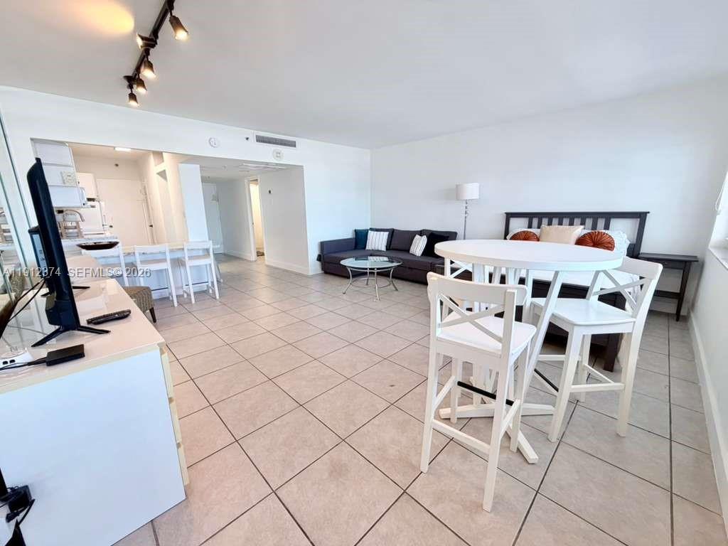 THE DECOPLAGE CONDO - Residential
