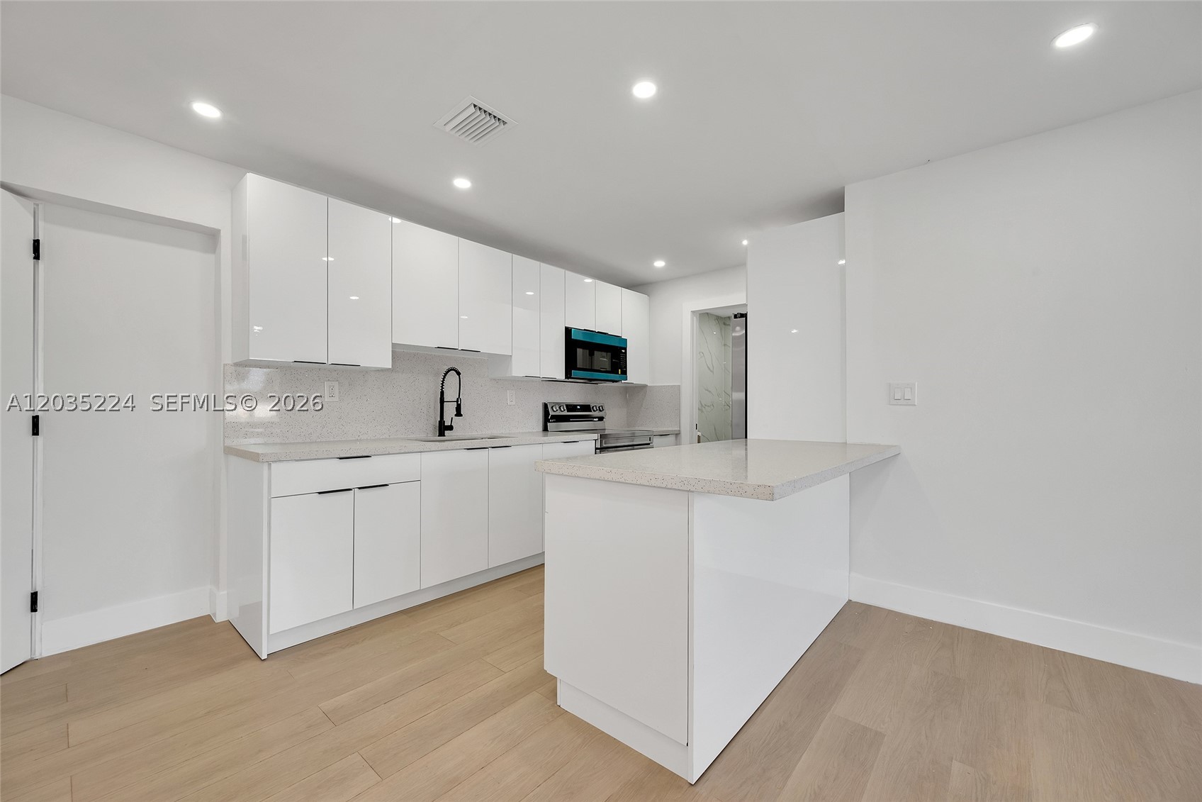 ¤LAKE SHORE ESTATES - Residential