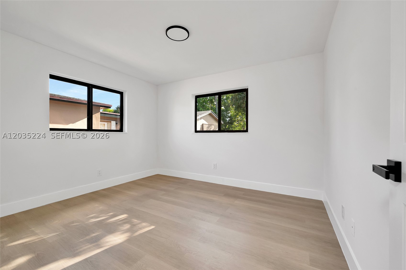 ¤LAKE SHORE ESTATES - Residential