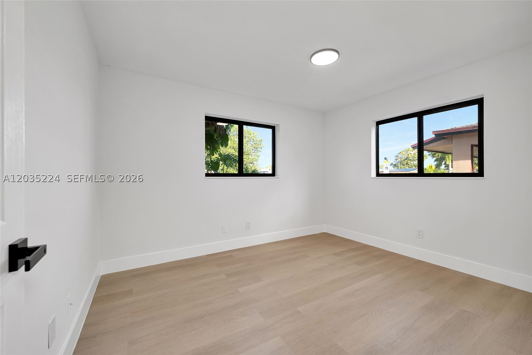 ¤LAKE SHORE ESTATES - Residential