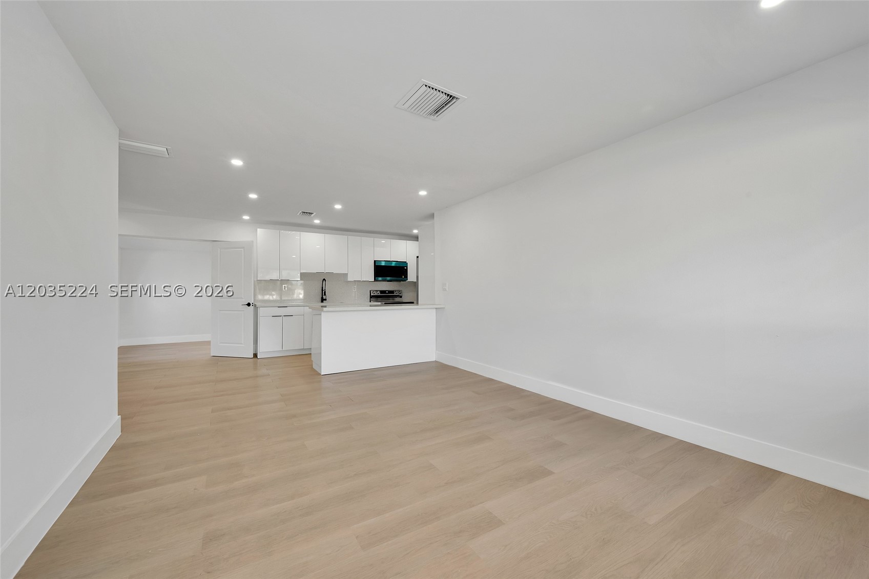 ¤LAKE SHORE ESTATES - Residential