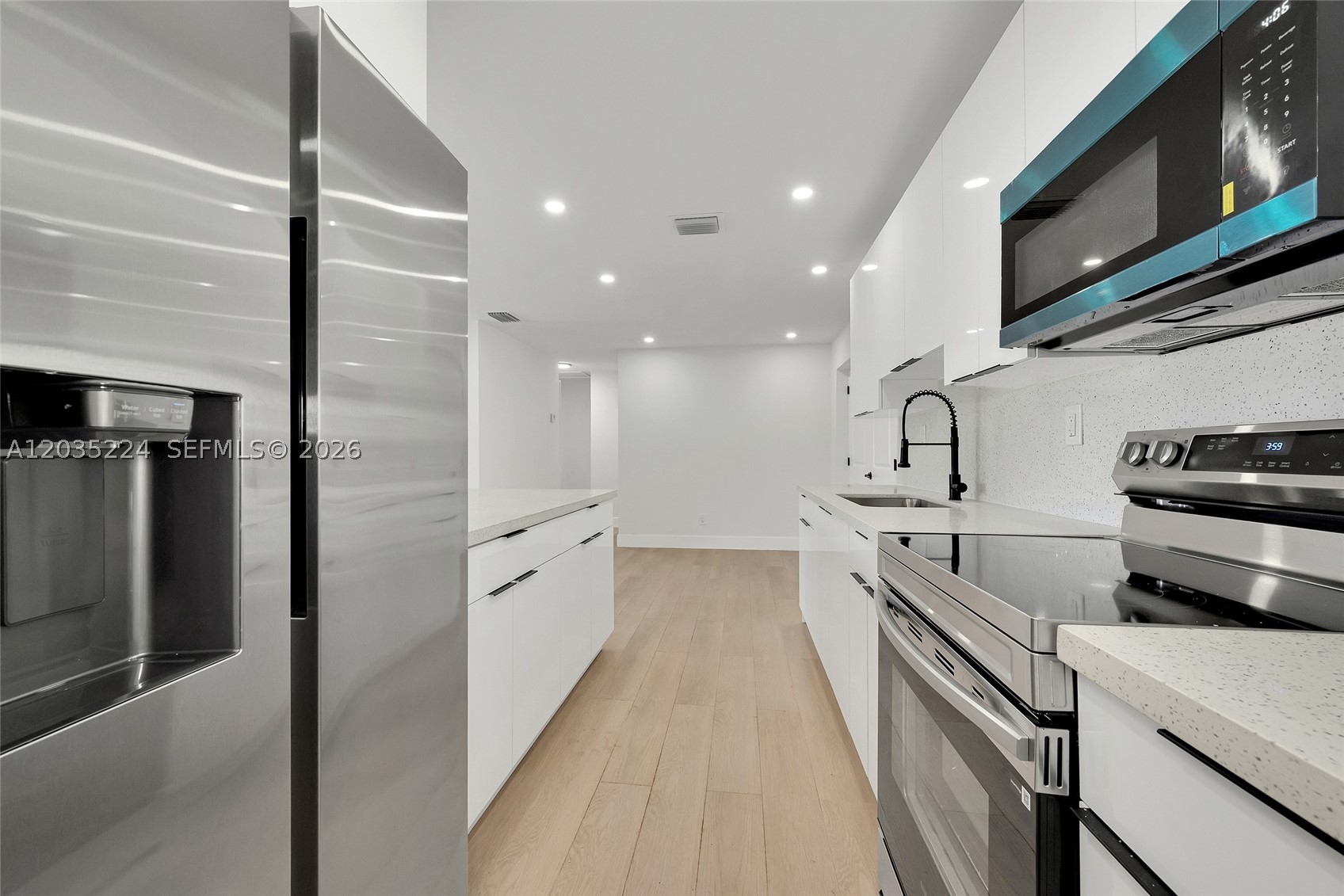 ¤LAKE SHORE ESTATES - Residential