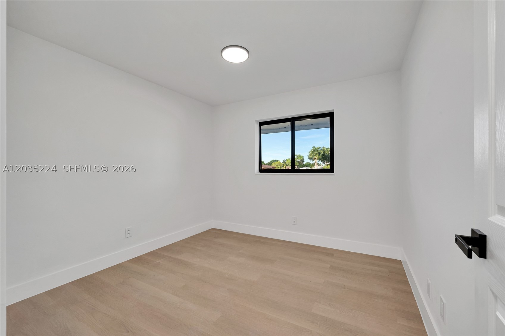 ¤LAKE SHORE ESTATES - Residential