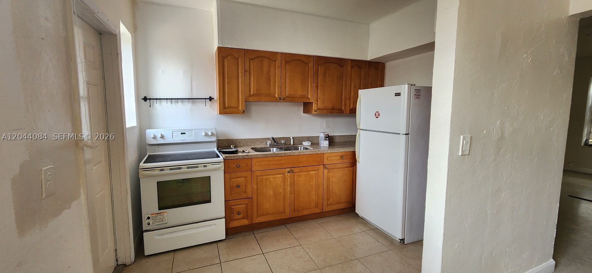 BISCAYNE BCH SUB - Residential Lease