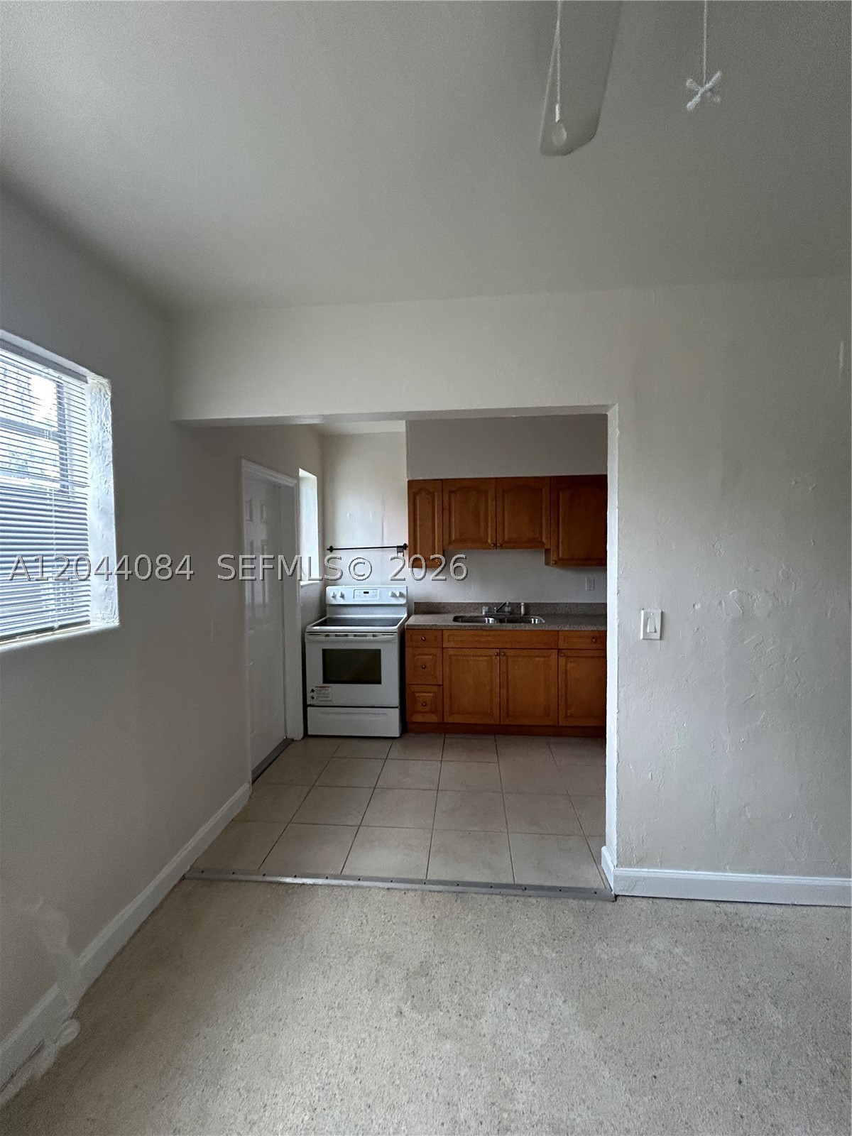 BISCAYNE BCH SUB - Residential Lease