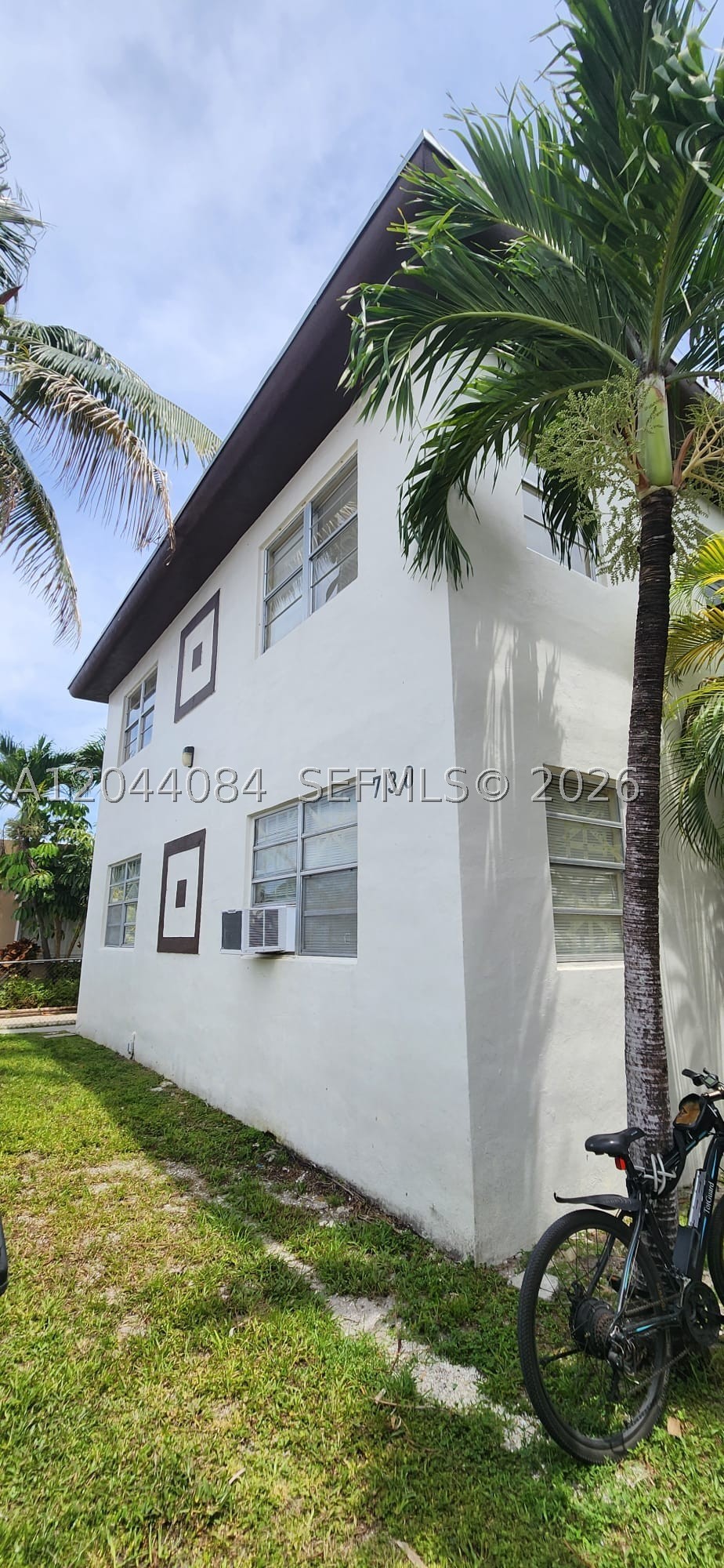 BISCAYNE BCH SUB - Residential Lease